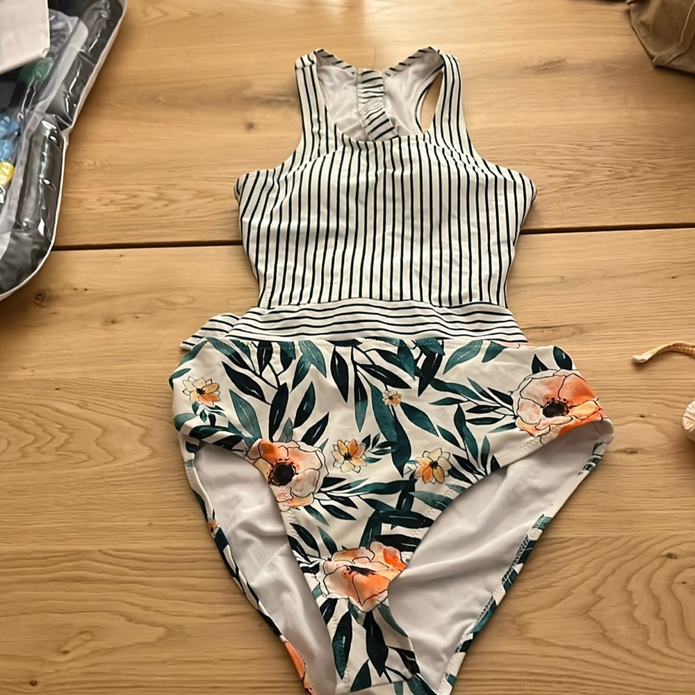 2 patterned tropical one piece swimsuit Cupshe